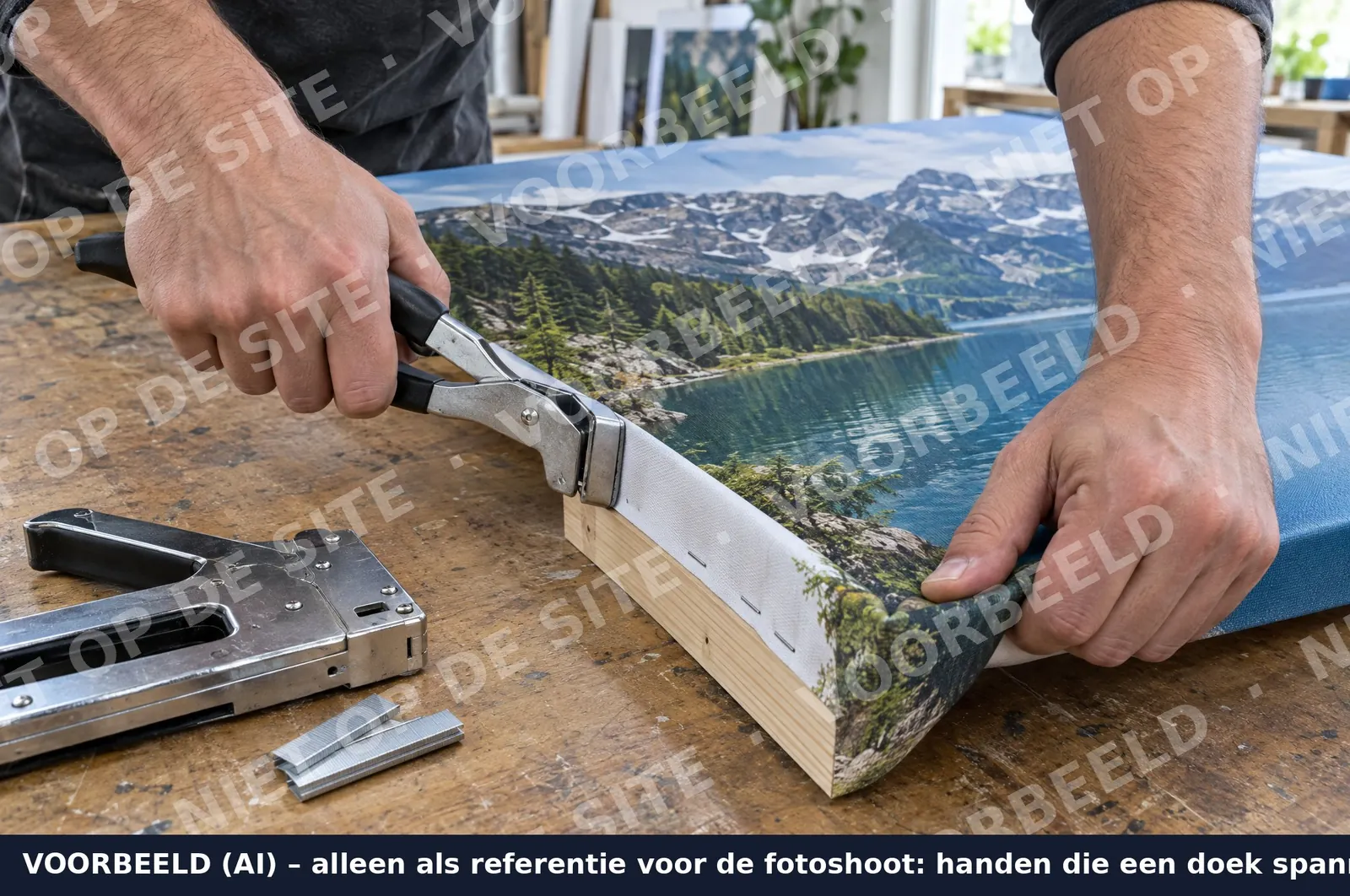 Voorbeeldbeeld: doek spannen op een spieraam