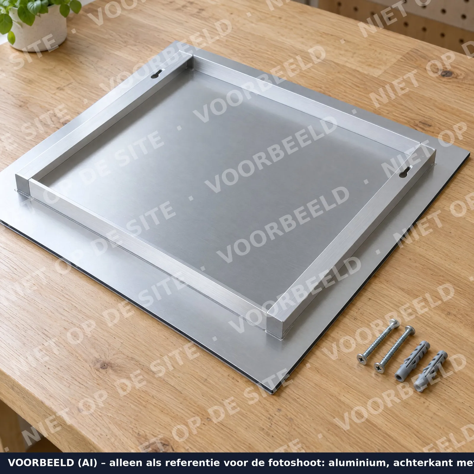 Aluminium: Achterkant en ophangsysteem